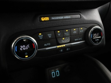 Ford Kuga III 2020 Ford Kuga 1.5 TDCi Cool&amp;Connect Klimatyzacja, zdjęcie 26