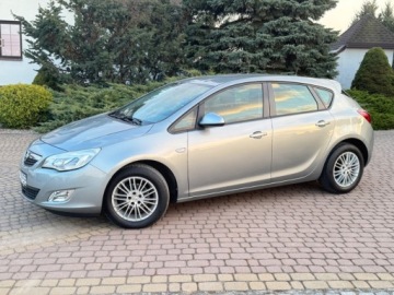 Opel Astra J Hatchback 5d 1.4 Twinport ECOTEC 100KM 2011 Opel Astra 1.4 100KM Klima 1-reka Tablet Carplay Gotowy do jazdy PL, zdjęcie 6