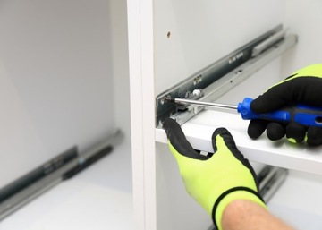 СМАЗКА ДЛЯ ЗАМКОВ, НАПРАВЛЯЮЩИХ, НАВЕСНЫХ ЗАМКОВ СПРЕЙ 400 МЛ