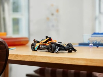 LEGO Technic Гоночный автомобиль McLaren Formula E 42169