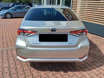 Toyota Corolla XII Sedan Facelifting 1.8 Hybrid 140KM 2025 Od ręki - Style 1.8 Hybrid 140KM | Podgrzewane fotele!, zdjęcie 3