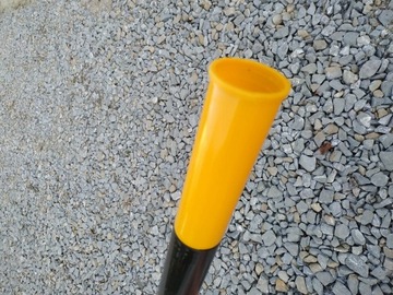 Słupki plastikowe do łańcucha z podstawą 90cm