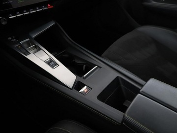 Peugeot 308 II Hatchback Facelifting 1.2 PureTech 130KM 2021 Peugeot 308 1.2 GT Automat Nawigacja Aktywny, zdjęcie 32