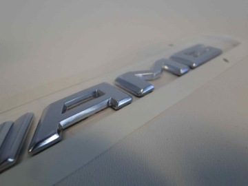 MERCEDES CLA 118 AMG ЗНАК НА ЗАДНЕЙ ДВЕРИ