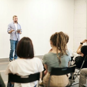 ГАРНИТУРА UHF 2X МИКРОФОН + ПЕРЕДАТЧИК