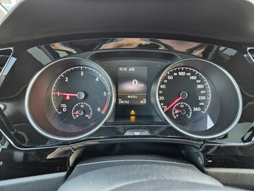 Volkswagen Touran III 1.6 TDI 110KM 2015 Volkswagen Touran 1,6 diesel 110KM panorama navi, zdjęcie 12