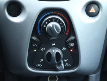 Toyota Aygo II Hatchback 3d Facelifting 1.0 VVT-i 72KM 2018 Toyota Aygo 1.0 VVT-i, Salon Polska, Klima, zdjęcie 15