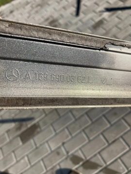 A W169 LIŠTA DVEŘE LEVÝ PŘEDNÍ 1696900362 A1696900362 A1696900362L