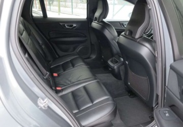 Volvo V60 I Kombi Facelifting 2.0 D3 DRIVE-E 150KM 2018 Volvo V60 Volvo V60 D3 Momentum 2.0 Diesel 150KM, zdjęcie 20
