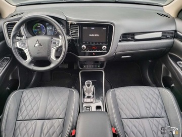 Mitsubishi Outlander III 2019 Mitsubishi Outlander PHEV 224KM 2019r 14TysKm 13.8kWh 4WD Plug-in Stan ide, zdjęcie 22