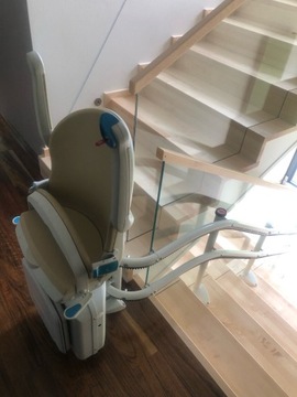 Лифт/лестничный подъемник для винтовых и винтовых лестниц, монтаж - гарантия 12 месяцев.