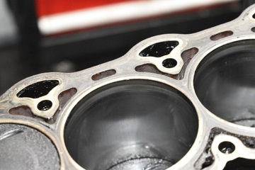 BLOK SPODEK MOTORU HŘÍDEL Z12XEP OPEL CORSA D 1.2 16V 80 KM 06-11
