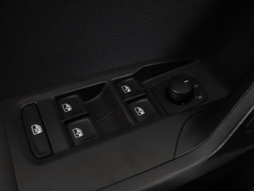 Seat Arona Crossover 1.0 EcoTSI 95KM 2019 Seat Arona navigacja klimatyzacja czujniki, zdjęcie 33