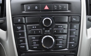 Opel Astra J Sports Tourer 1.4 Turbo ECOTEC 140KM 2012 Opel Astra 1.4 150 JAHRE Benzyna Tempomat Cz. parkowania Klimatyzacja 1.4, zdjęcie 26