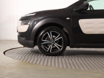 Citroen C4 Cactus Crossover 1.2 PureTech 82KM 2017 Citroen C4 Cactus 1.2 PureTech, Salon Polska, zdjęcie 12