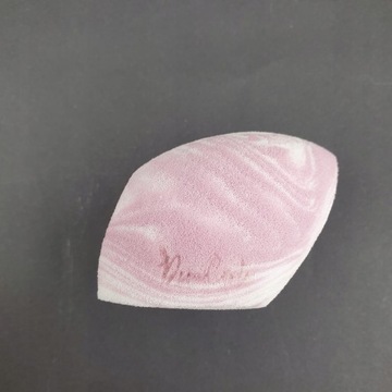 ГУБКА ДЛЯ МАКИЯЖА DENI CARTE НАРЕЗАННЫЙ БЛЕНДЕР