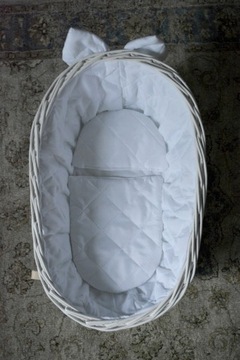 Плетеная колыбелька для кукол, цвет БЕЛЫЙ, изготовлена ​​из лозы.