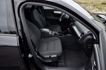 Volvo XC40 Crossover Facelifting 2.0 B3 163KM 2022 Volvo XC 40 MOMENTUM 2.0 benzyna 163KM 2022r, zdjęcie 9