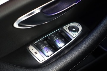 Mercedes Klasa E W213 Limuzyna Facelifting 2.0 E220d 194KM 2021 Mercedes-Benz Klasa E 4Matic Kamera Czujniki park Tempomat Asyst. mart, zdjęcie 17