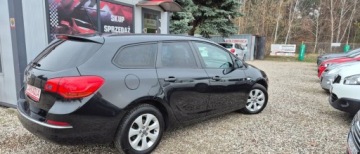 Opel Astra J Sports Tourer Facelifting 1.6 Twinport ECOTEC 115KM 2014 Opel Astra Salonowy 1.6 benzyna serwisowany. 1.6 Benzyna 115KM, zdjęcie 3
