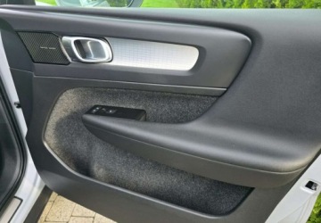 Volvo XC40 Crossover Plug-In Facelifting 1.5 T4 211KM 2022 Volvo XC 40 Volvo XC 40 T4 Recharge DKG Essential 1.5 Hybryda Plug-in 211KM, zdjęcie 18