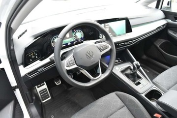 Volkswagen Golf VIII Variant 1.0 TSI 110KM 2023 Volkswagen Golf SalonPL 110KM Life Variant Pakiety Podgrzew.KierownicaFot, zdjęcie 8