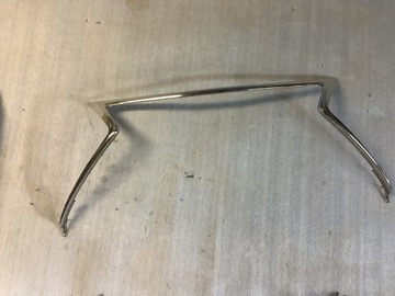 LEXUS NX 300 H LIŠTA CHRÓM MŘÍŽKY NÁRAZNÍKU PŘEDNÍ