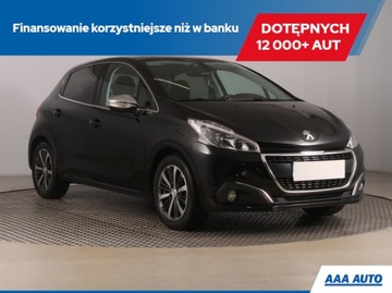 Peugeot 208 I Hatchback 5d Facelifting 1.2 PureTech 82KM 2018 Peugeot 208 1.2 PureTech, Salon Polska