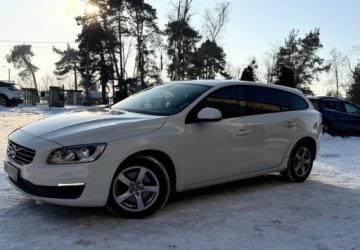 Volvo V60 I Kombi Facelifting 2.0 D4 DRIVE-E 181KM 2015 Volvo V60 2.0 Diesel 181KM, zdjęcie 4