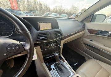 Mercedes Klasa E W212 Coupe 250 CDI BlueEFFICIENCY 204KM 2010 Mercedes-Benz Klasa E bezwypadekserwisautomat 2.1 Diesel 204KM, zdjęcie 4