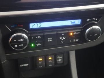 Toyota Auris I Hatchback 5d Facelifting 1.4 D-4D 90KM 2012 Toyota Auris 1.4 D-4D, Salon Polska, Serwis ASO, zdjęcie 12