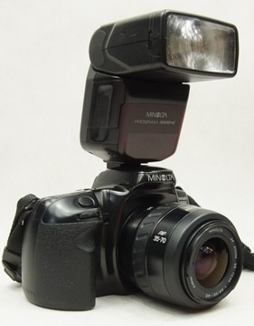 MINOLTA DYNAX 500si с объективом, фильтром, ремешком и вспышкой