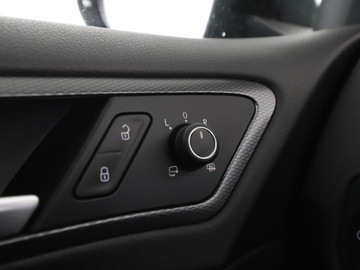 Volkswagen Golf VII Variant 1.4 TSI BlueMotion Technology 125KM 2016 Volkswagen Golf Comfortline PDC grzane fotele, zdjęcie 31