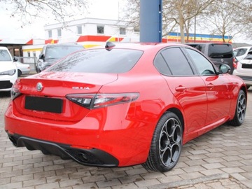 Alfa Romeo Giulia II Sedan Facelifting 2023 2.0 GME Turbo 280KM 2025 Od ręki - 2.0 (280KM) | Klimatyzacja automatyczna + Kamera cofania, zdjęcie 2