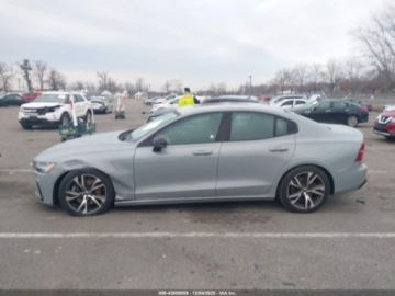 Volvo S60 III 2024 Volvo S60 2024 Volvo S60 B5 FWD Plus Dark Theme 2.0 Benzyna 247KM, zdjęcie 3