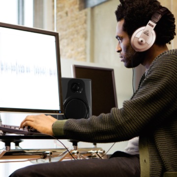 X-Touch Extender DAW контроллер для студии MIDI USB с блоком питания Behringer