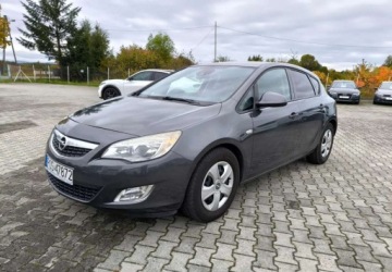 Opel Astra J Hatchback 5d 1.7 CDTI ECOTEC 110KM 2010 Opel Astra Opel Astra 1.7 CDTI Cosmo 1.7 Diesel 110KM