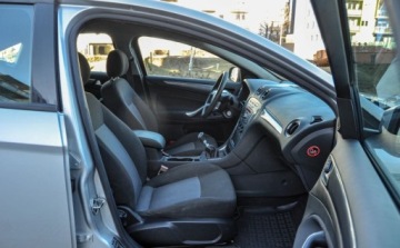 Ford Mondeo IV Sedan 2.0 Duratorq TDCi DPF 140KM 2013 Ford Mondeo 2,0TDCI Salon PL Bezwypadkowy 2013 r. 2.0 Diesel 140KM, zdjęcie 9
