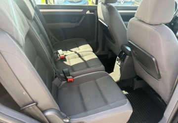 Volkswagen Touran I 1.9 TDI 105KM 2009 Volkswagen Touran 1,9 TDI 105KM, 7 osob, Klimatronik, Parktronik, Hak, Zad, zdjęcie 13