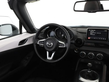 Mazda MX-5 IV Soft Top 2.0 SKY-G 160KM 2017 Mazda MX-5 2.0 Exclusive Line Navi Tempomat, zdjęcie 15