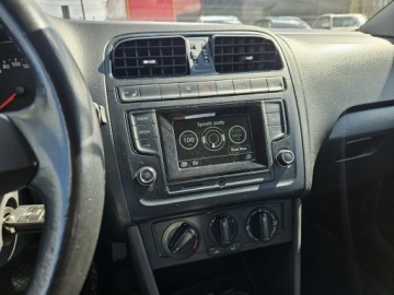 Volkswagen Polo V Hatchback 3d Facelifting 1.0 75KM 2014 Volkswagen Polo 1.0 Benzyna 75KM, zdjęcie 12