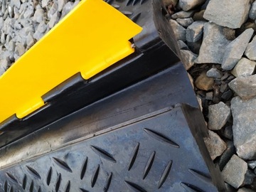 Кабельный пандус, порог, площадка, крышка, защита кабеля