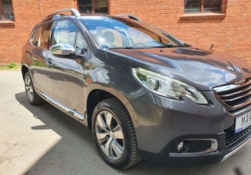 Peugeot 2008 I SUV Facelifting 1.2 PureTech 110KM 2016 Peugeot 2008 ALLURE LED Nawigacja GetHelp 1.2 Benzyna 110KM, zdjęcie 1