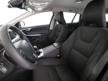 Volvo V60 I Kombi Facelifting 2.0 D2 DRIVE-E 120KM 2017 Volvo V60 2.0D 6MT Klimatyzacja Nawigacja Tempomat, zdjęcie 12