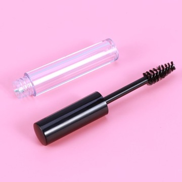 Пустой контейнер от туши в тюбике