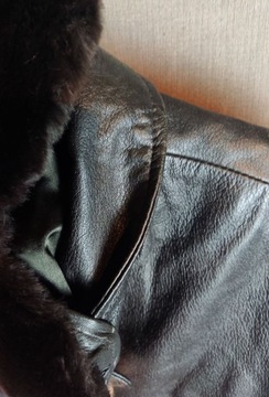 C.O.D skórzany czarny płaszcz kurtka futrzany kołnierz 42
