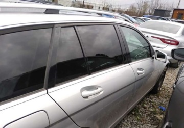 Mercedes Klasa C W204 2009 Mercedes-Benz Klasa C 2009r, 1.8 Benzyna. AUTOMAT. Lekko uszkodzony przod., zdjęcie 3