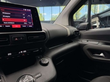 Citroen Berlingo III Osobowy M 1.2 PureTech 131KM 2021 Citroen Berlingo XL Feel Pack 7 osobowy Kamera cofania CarPlayAndroid Au, zdjęcie 20