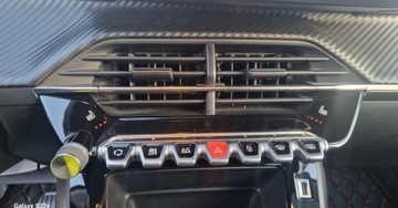 Peugeot 2008 II SUV 1.2 PureTech 100KM 2021 Peugeot 2008 90 Tkm - Bezwypadkowy - Navi - Grzane fotele 1.2 Benzyna 101KM, zdjęcie 19