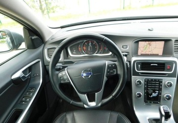Volvo V60 I Kombi Facelifting 2.0 D3 DRIVE-E 150KM 2018 Volvo V60 z Gwarancja BLiS LCD Zegary Skora Fotele Profilowane 2.0 Diesel, zdjęcie 17